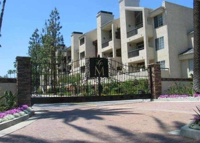 5540 Owensmouth Ave, Unit 225 in Los Angeles, CA - Building Photo - Building Photo