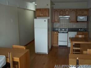 1110 Commonwealth Ave, Unit 518 in Boston, MA - Foto de edificio - Building Photo