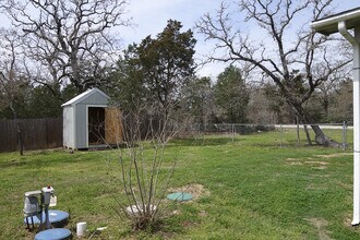 131 Buffalo Run in Smithville, TX - Building Photo - Building Photo