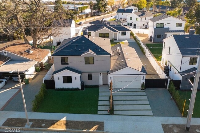 13461 Bradley Ave in Los Angeles, CA - Foto de edificio - Building Photo