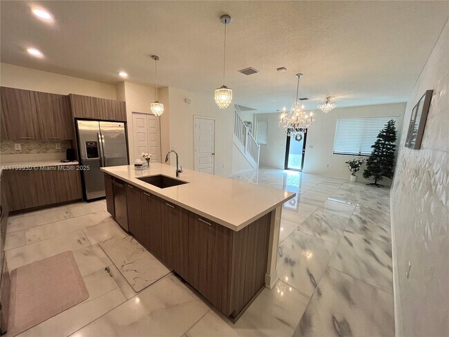 4745 NW 83rd Pky in Doral, FL - Building Photo - Building Photo