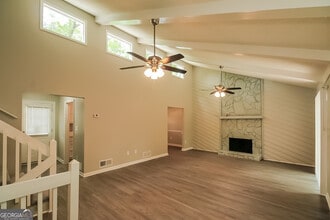 6862 Red Maple Dr in Rex, GA - Foto de edificio - Building Photo