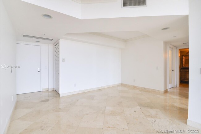 21205 NE 37th Ave, Unit 3204 in Aventura, FL - Building Photo - Building Photo