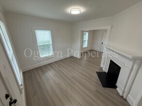 1607 Thurmond St in Winston-Salem, NC - Foto de edificio - Building Photo