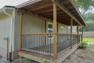 111 Palmetto Dr in Crestview, FL - Building Photo - Building Photo