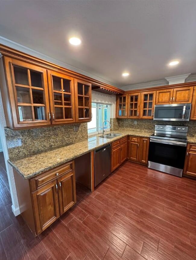 16746 Waters Edge Dr in Weston, FL - Building Photo - Building Photo