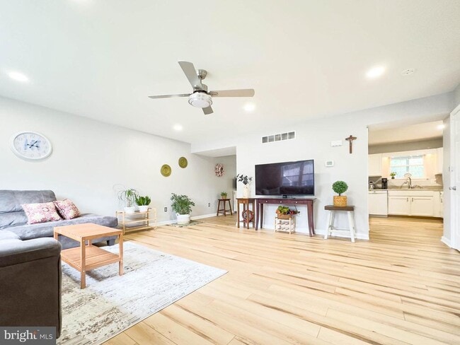 property at 13 Boulevard Pl