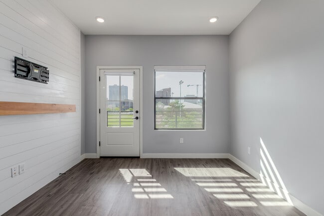 475 N 9th St, Unit 303 in Phoenix, AZ - Building Photo - Building Photo