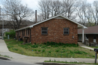 826 19th Ave N in Nashville, TN - Building Photo - Building Photo