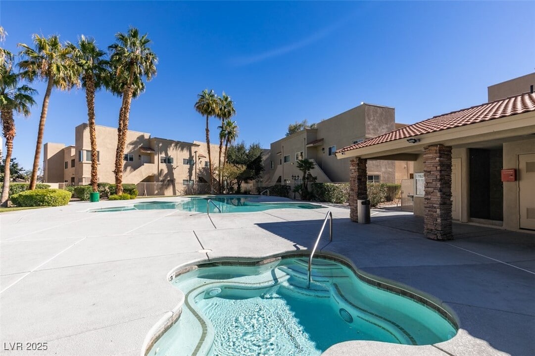 1860 N Decatur Blvd in Las Vegas, NV - Building Photo