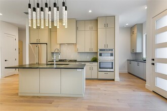 809 Cumberland Rd in Austin, TX - Building Photo - Building Photo