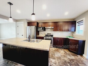 170 Desrochers Gate SW in Edmonton, AB - Building Photo - Building Photo