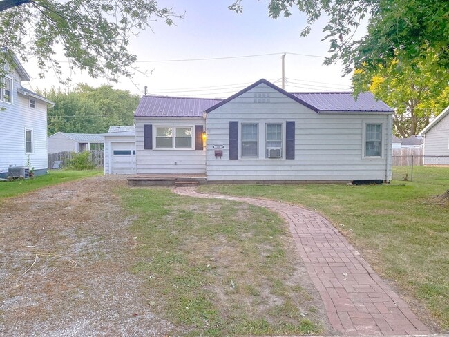 property at 1514 W Walnut St