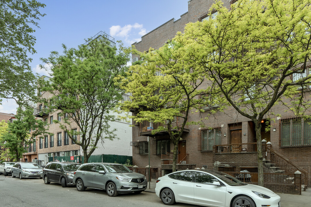 63 Lynch St in Brooklyn, NY - Building Photo