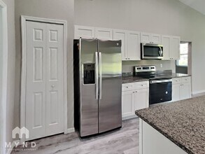 7429 W Cameo Cir in North Port, FL - Building Photo - Building Photo