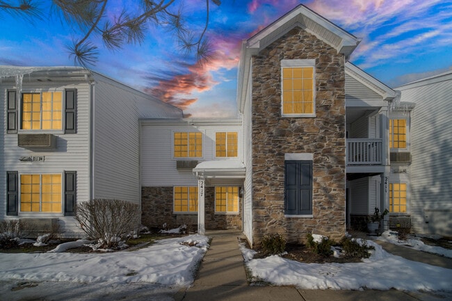 2427 Silverstone Dr in Carpentersville, IL - Building Photo - Building Photo