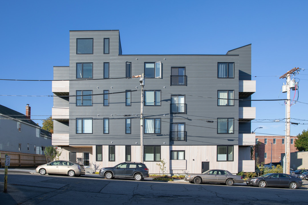 Parris Terraces in Portland, ME - Foto de edificio