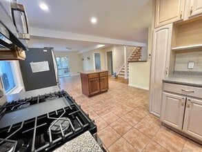 51 Emmett Terrace in New Rochelle, NY - Building Photo - Building Photo