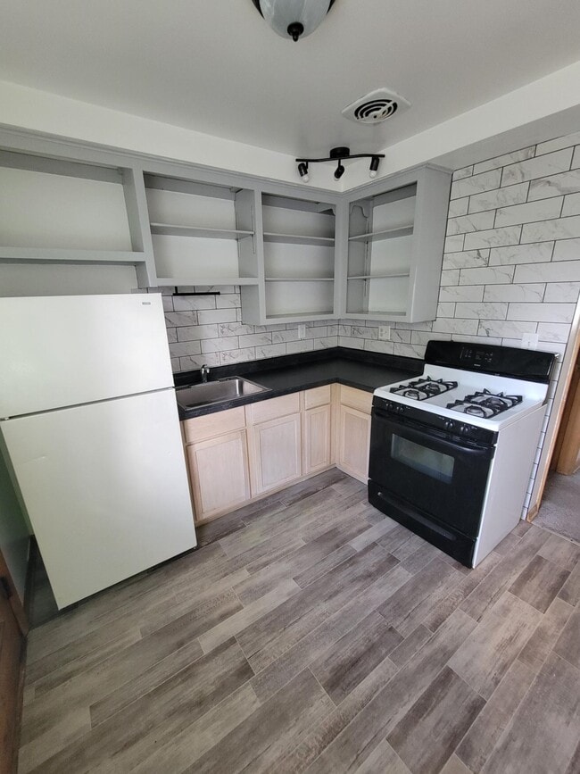 property at 6810 W Morgan Ave