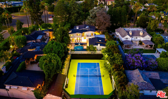 721 N Beverly Dr in Beverly Hills, CA - Foto de edificio - Building Photo