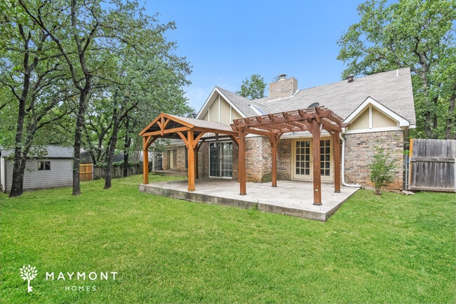 1009 Woodridge Dr in Azle, TX - Foto de edificio - Building Photo