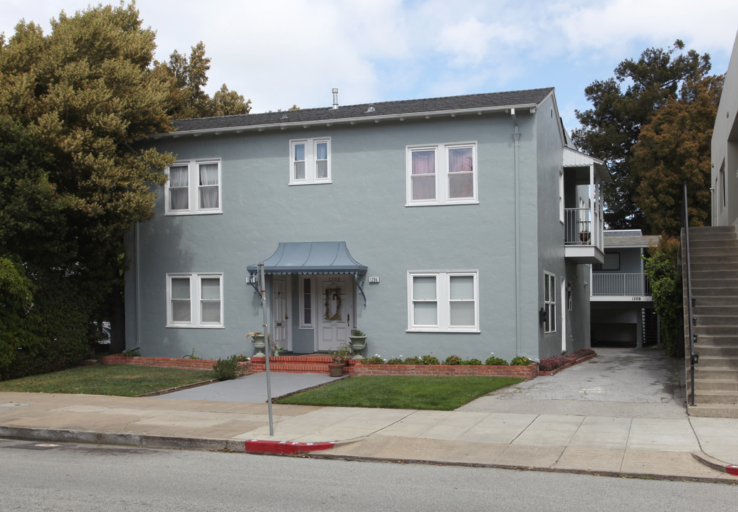 1206 Capuchino Ave in Burlingame, CA - Building Photo