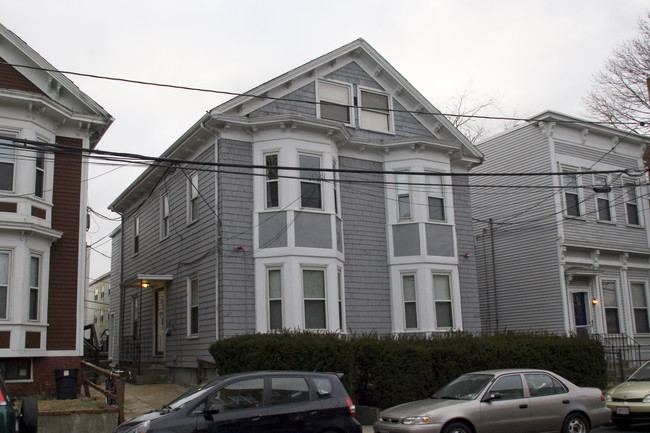 220-222 Banks St in Cambridge, MA - Foto de edificio - Building Photo