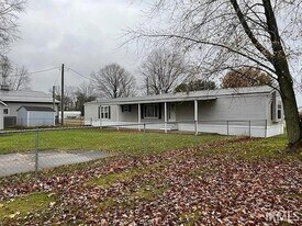 206 South St in Royal Center, IN - Building Photo