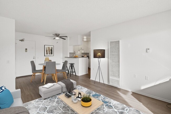 21 California Ave in Irvine, CA - Building Photo - Building Photo