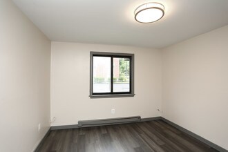 Candlewood Apartments in New Britain, CT - Foto de edificio - Interior Photo