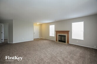 1315 Shadetree Ln in Sheridan, IN - Foto de edificio - Building Photo