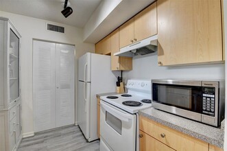 704 Villa Cir, Unit 704 in Boynton Beach, FL - Building Photo - Building Photo
