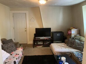 15 Blossom St, Unit 2 in Leominster, MA - Building Photo - Building Photo