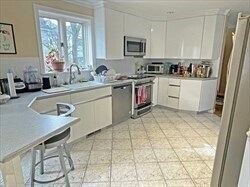 21 Hamlet St in Newton, MA - Building Photo - Building Photo