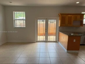 2209 Monroe St in Hollywood, FL - Building Photo - Building Photo