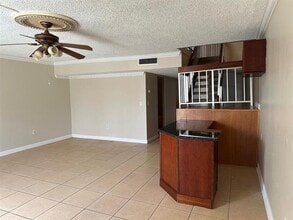 8401 W Sample Rd in Coral Springs, FL - Building Photo - Building Photo