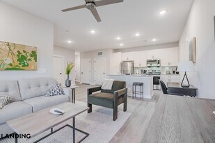 5001 Willowgate Loop in Tice, FL - Building Photo