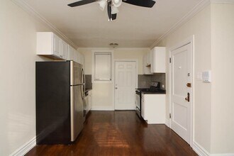 1056 W Lill Ave, Unit A09C in Chicago, IL - Building Photo - Building Photo