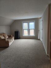 321 W Eighth St, Unit upper in Traverse City, MI - Foto de edificio - Building Photo