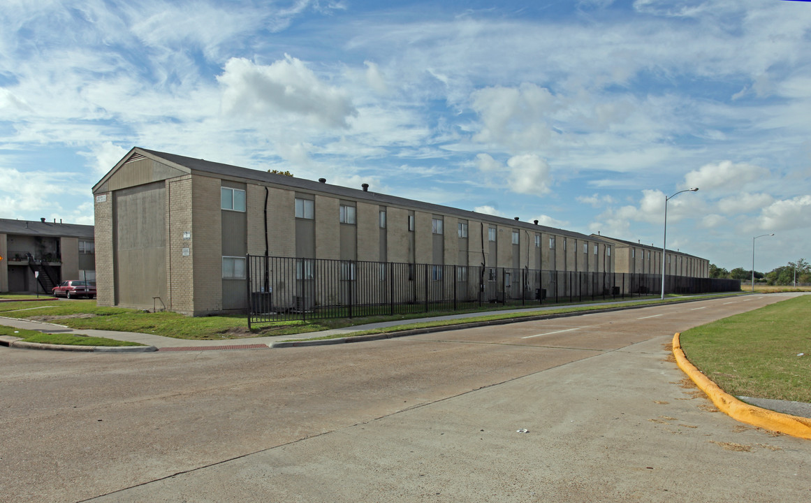 Garden City Apartments in Houston, TX - Building Photo