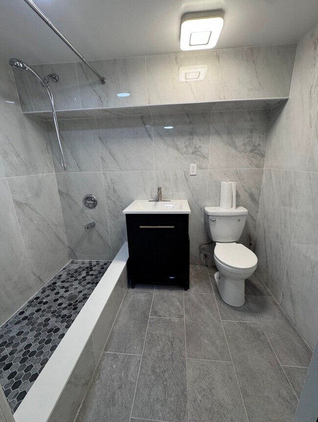 34-49-49 69th St, Unit A in Queens, NY - Building Photo - Building Photo