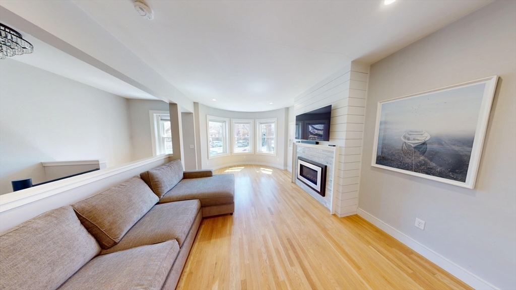 1896 Beacon St in Brookline, MA - Building Photo