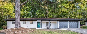 2243 7 Oaks Cir in Conley, GA - Building Photo