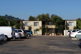 Hiawatha Apartments in El Cajon, CA - Foto de edificio - Building Photo