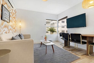 4025 Indian Creek Dr in Miami Beach, FL - Building Photo - Building Photo