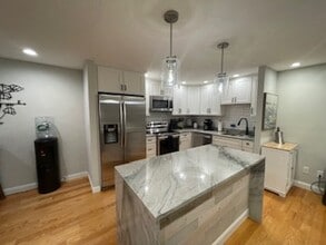 120 Fellsview Ter, Unit 123 in Stoneham, MA - Foto de edificio - Building Photo