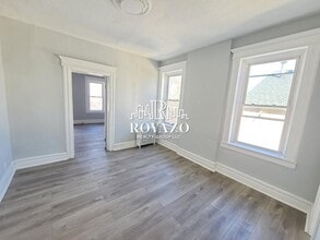 16 Duryea St in Newark, NJ - Foto de edificio - Building Photo
