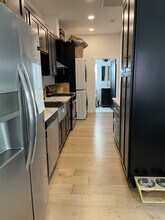 12473 Gilmore Ave, Unit 1/2 in Los Angeles, CA - Foto de edificio - Building Photo