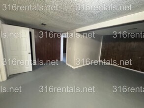 1201 Hoch in Moundridge, KS - Foto de edificio - Building Photo