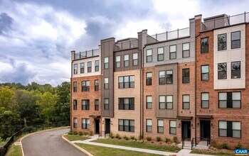 816 Wesley Ln in Charlottesville, VA - Building Photo - Building Photo